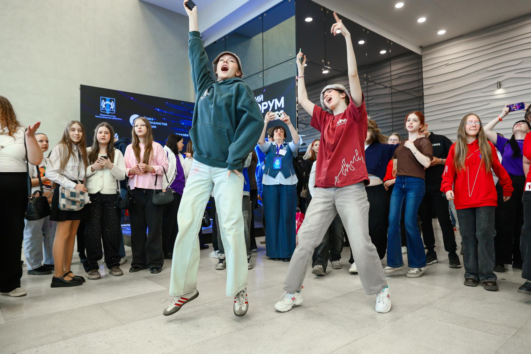 Фото Соловьёв, Савочкин, Никишева: звездные гости собрали на форуме в Новосибирске свыше тысячи человек – 100 ярких кадров 6